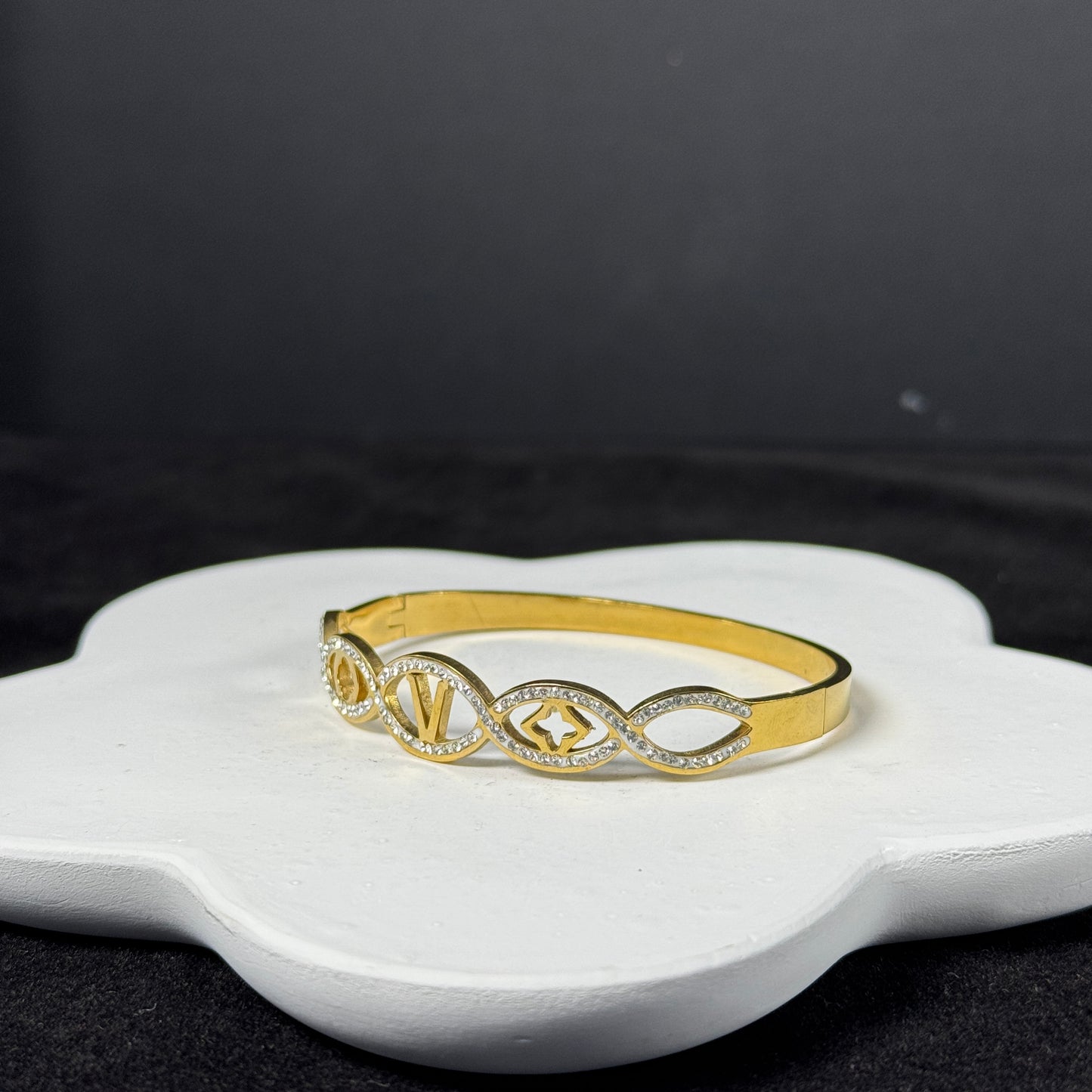 Amazon 18K gold three coil bracelet with niche design, white diamond bracelet