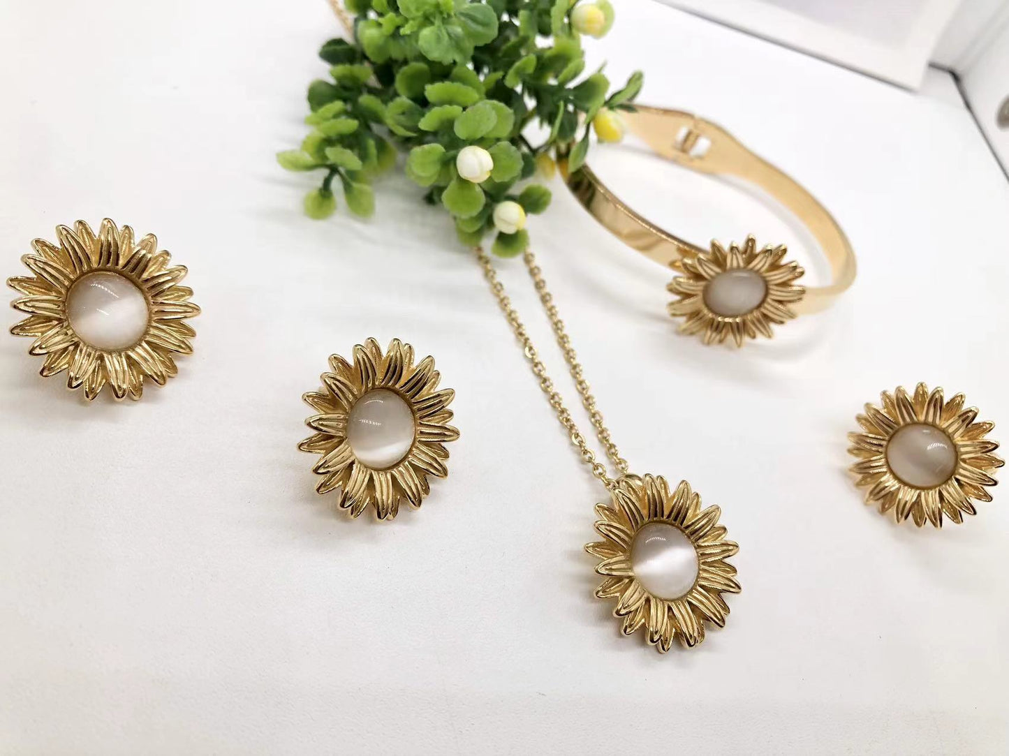 Fashion 4-piece Jewelry Set 18k Gold Stainless Steel Inlaid Gemstone Wide Open Bracelet Necklace Earrings Ring Set