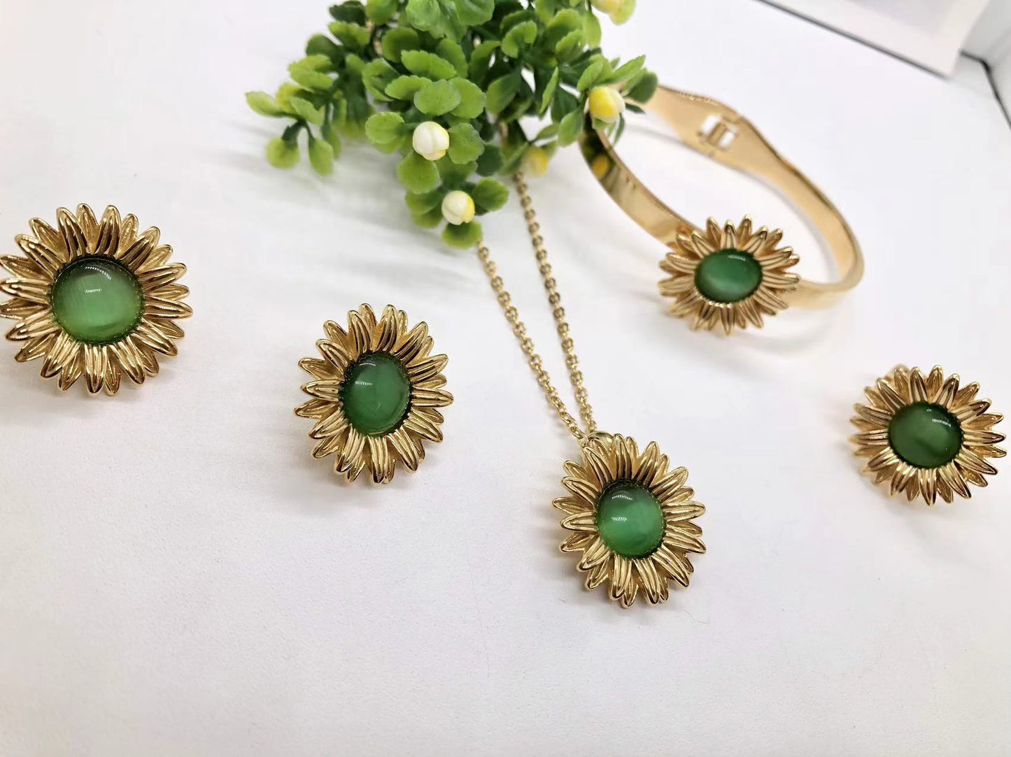 Fashion 4-piece Jewelry Set 18k Gold Stainless Steel Inlaid Gemstone Wide Open Bracelet Necklace Earrings Ring Set