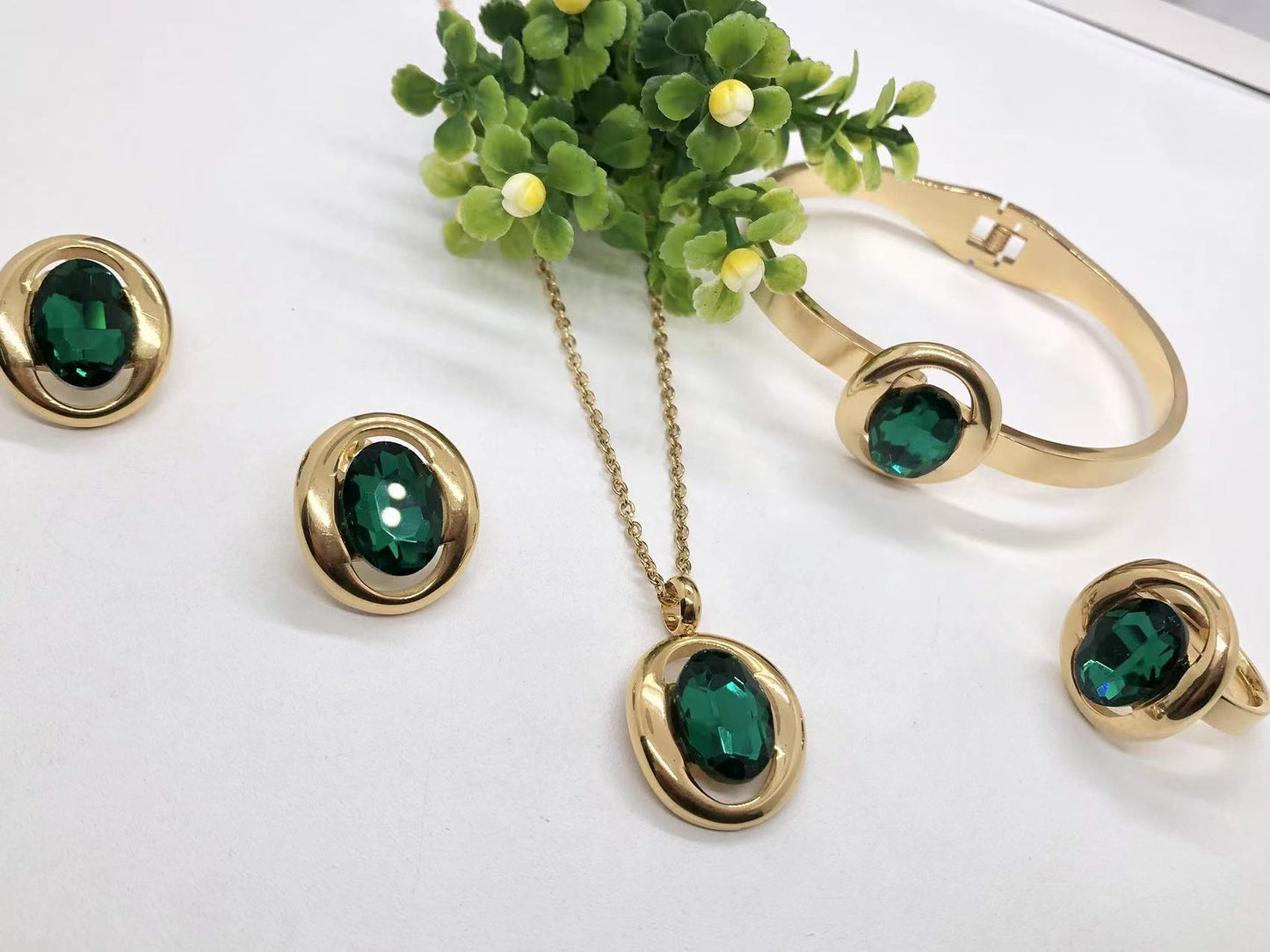 Fashion 4-piece Jewelry Set 18k Gold Stainless Steel Inlaid Gemstone Wide Open Bracelet Necklace Earrings Ring Set