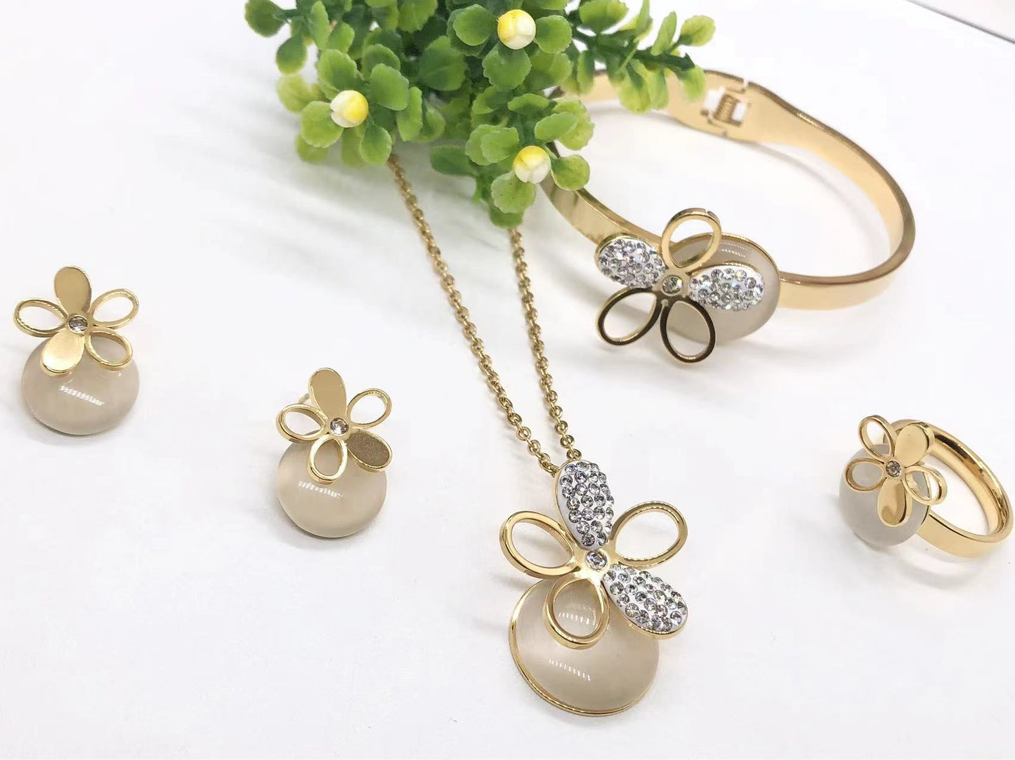 Fashion 4-piece Jewelry Set 18k Gold Stainless Steel Inlaid Gemstone Wide Open Bracelet Necklace Earrings Ring Set