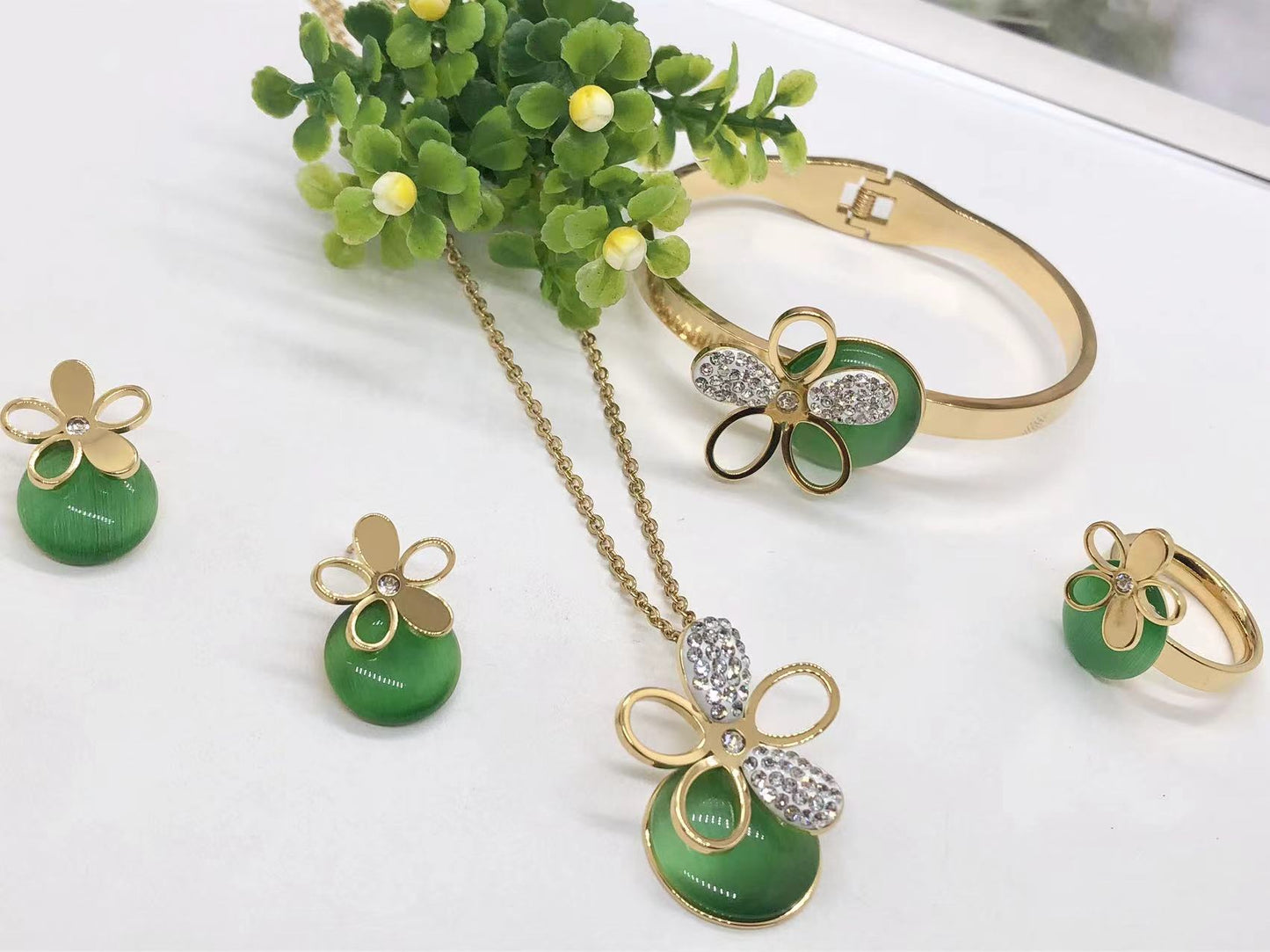 Fashion 4-piece Jewelry Set 18k Gold Stainless Steel Inlaid Gemstone Wide Open Bracelet Necklace Earrings Ring Set