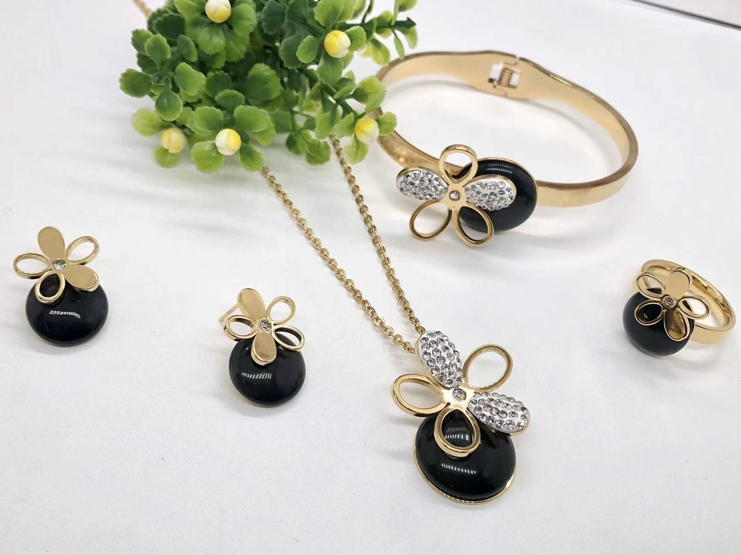 Fashion 4-piece Jewelry Set 18k Gold Stainless Steel Inlaid Gemstone Wide Open Bracelet Necklace Earrings Ring Set