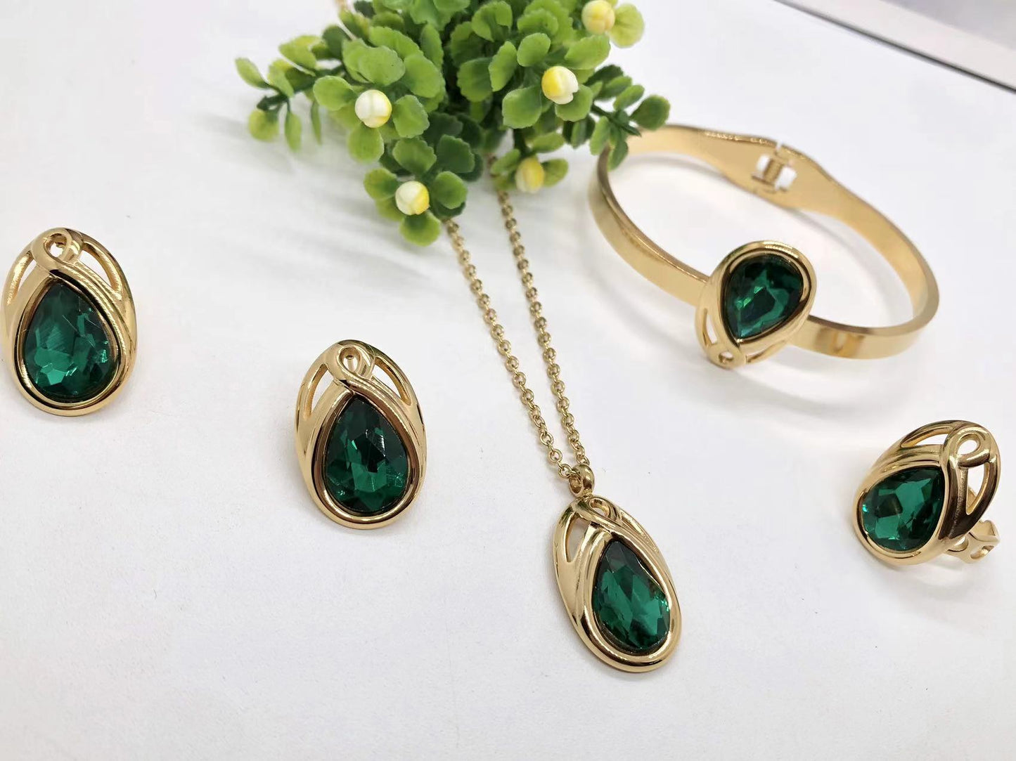 Fashion 4-piece Jewelry Set 18k Gold Stainless Steel Inlaid Gemstone Wide Open Bracelet Necklace Earrings Ring Set