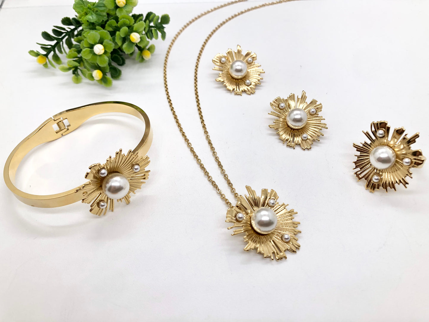 Fashion 4-piece Jewelry Set 18k Gold Stainless Steel Inlaid Gemstone Wide Open Bracelet Necklace Earrings Ring Set