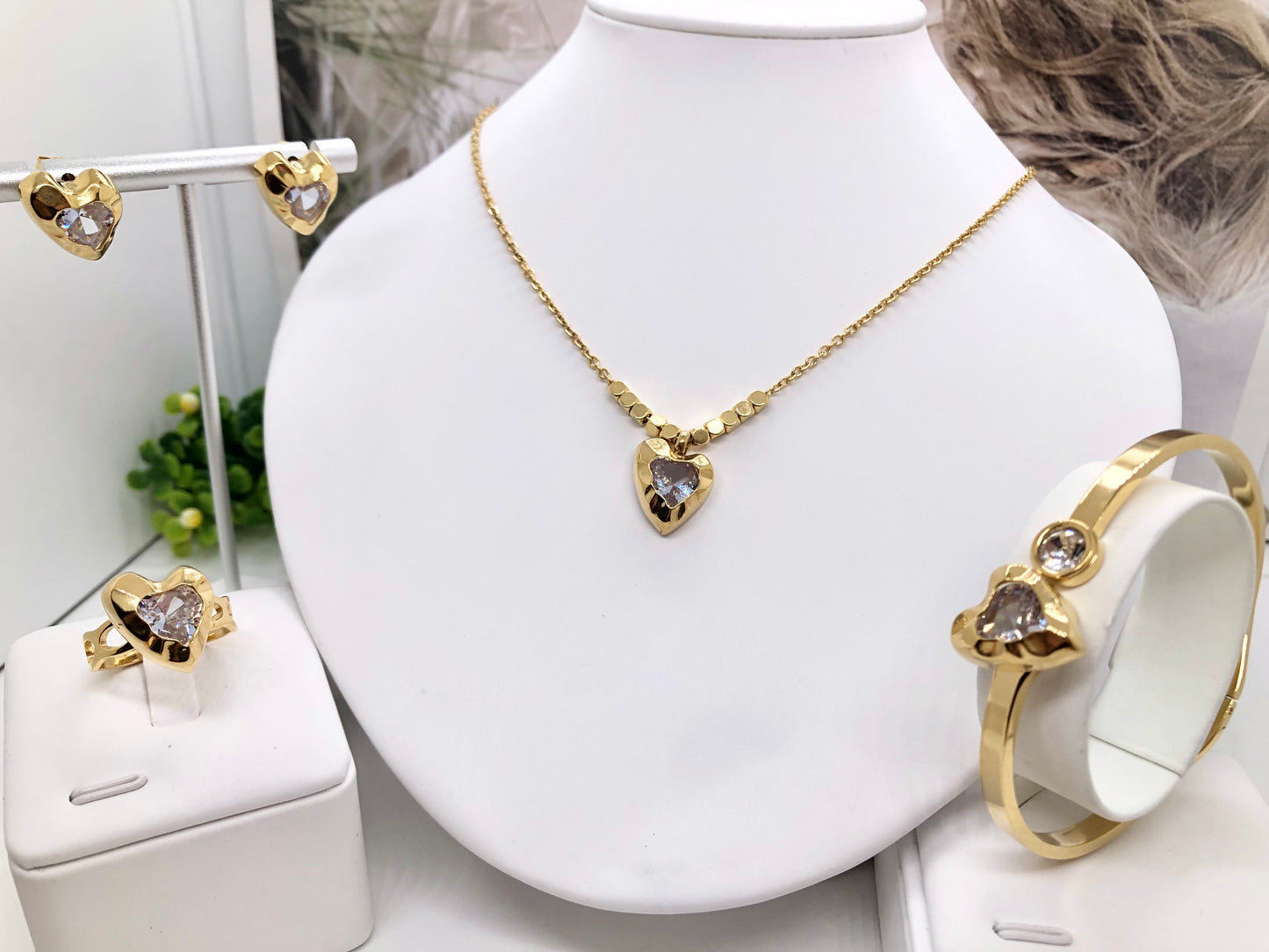 4-piece set of 18k gold-plated fashionable leaf grass flower jewelry set for women, elegant and charming stainless steel jewelry set