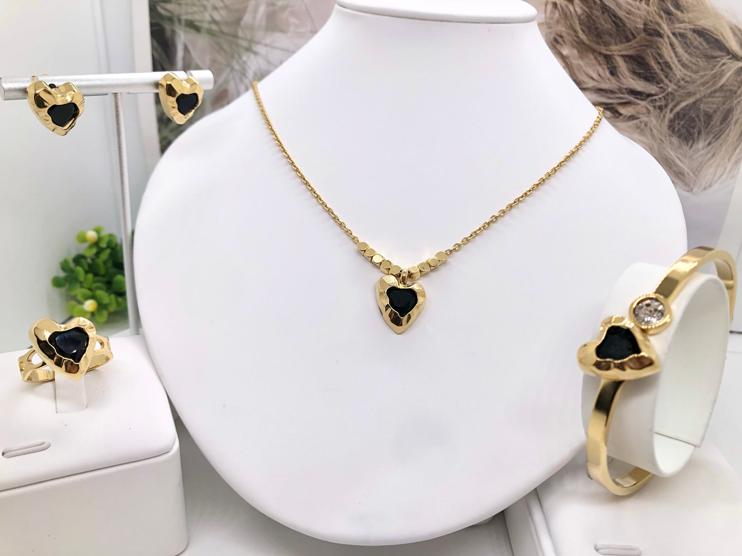 4-piece set of 18k gold-plated fashionable leaf grass flower jewelry set for women, elegant and charming stainless steel jewelry set