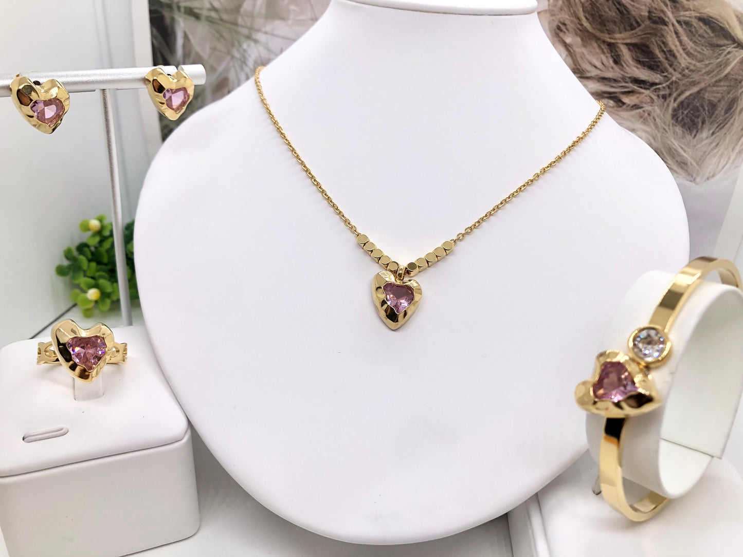 4-piece set of 18k gold-plated fashionable leaf grass flower jewelry set for women, elegant and charming stainless steel jewelry set