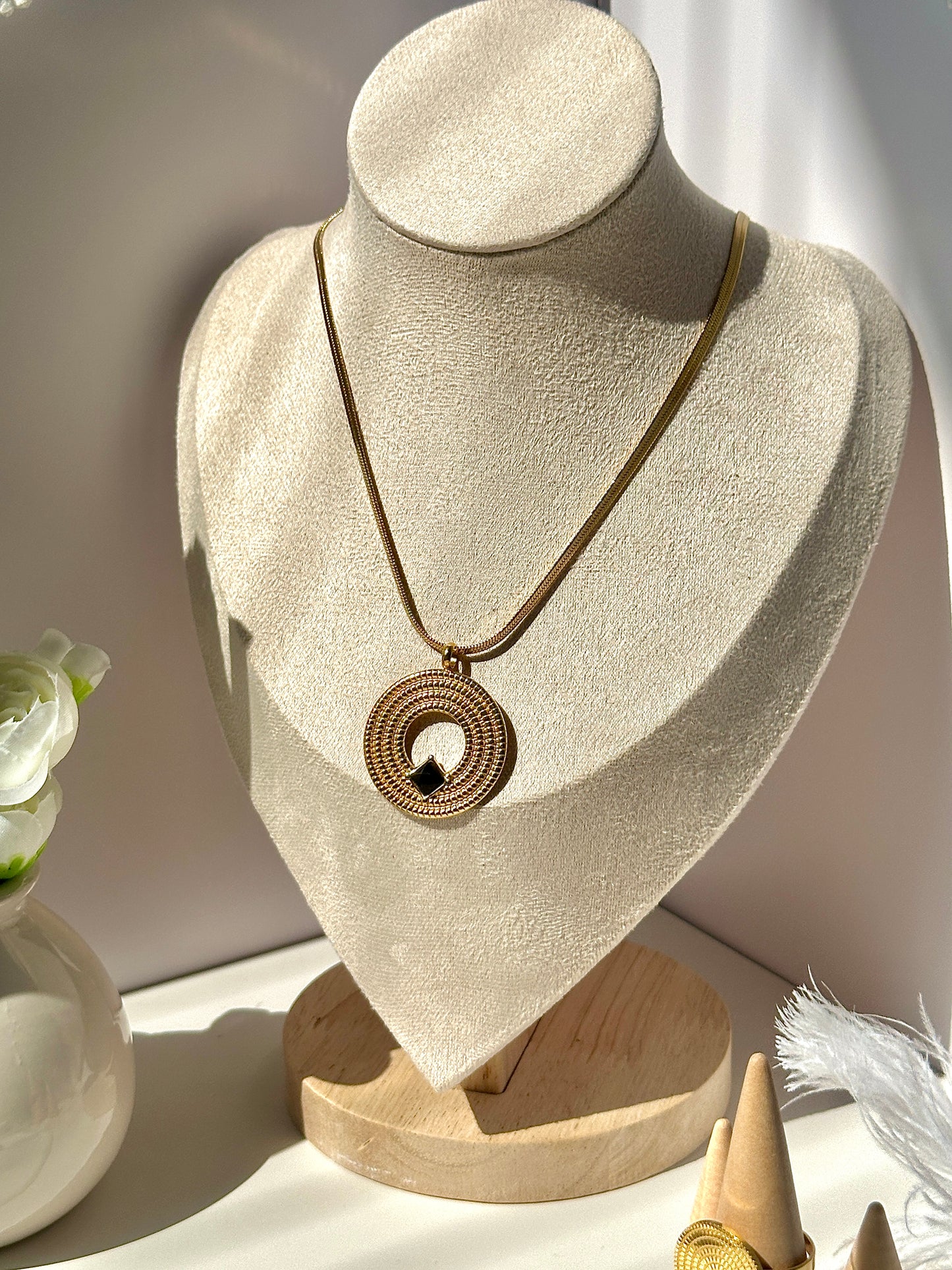 Explosive minimalist flower hollow pearl eye forest tie pure style necklace earrings ring titanium steel