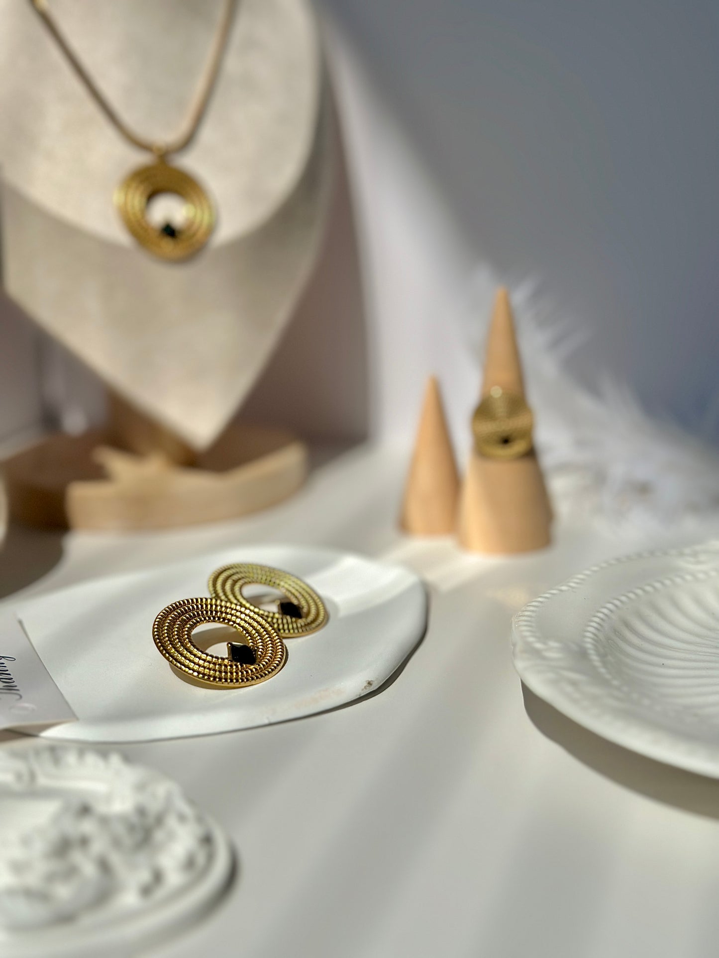 Explosive minimalist flower hollow pearl eye forest tie pure style necklace earrings ring titanium steel