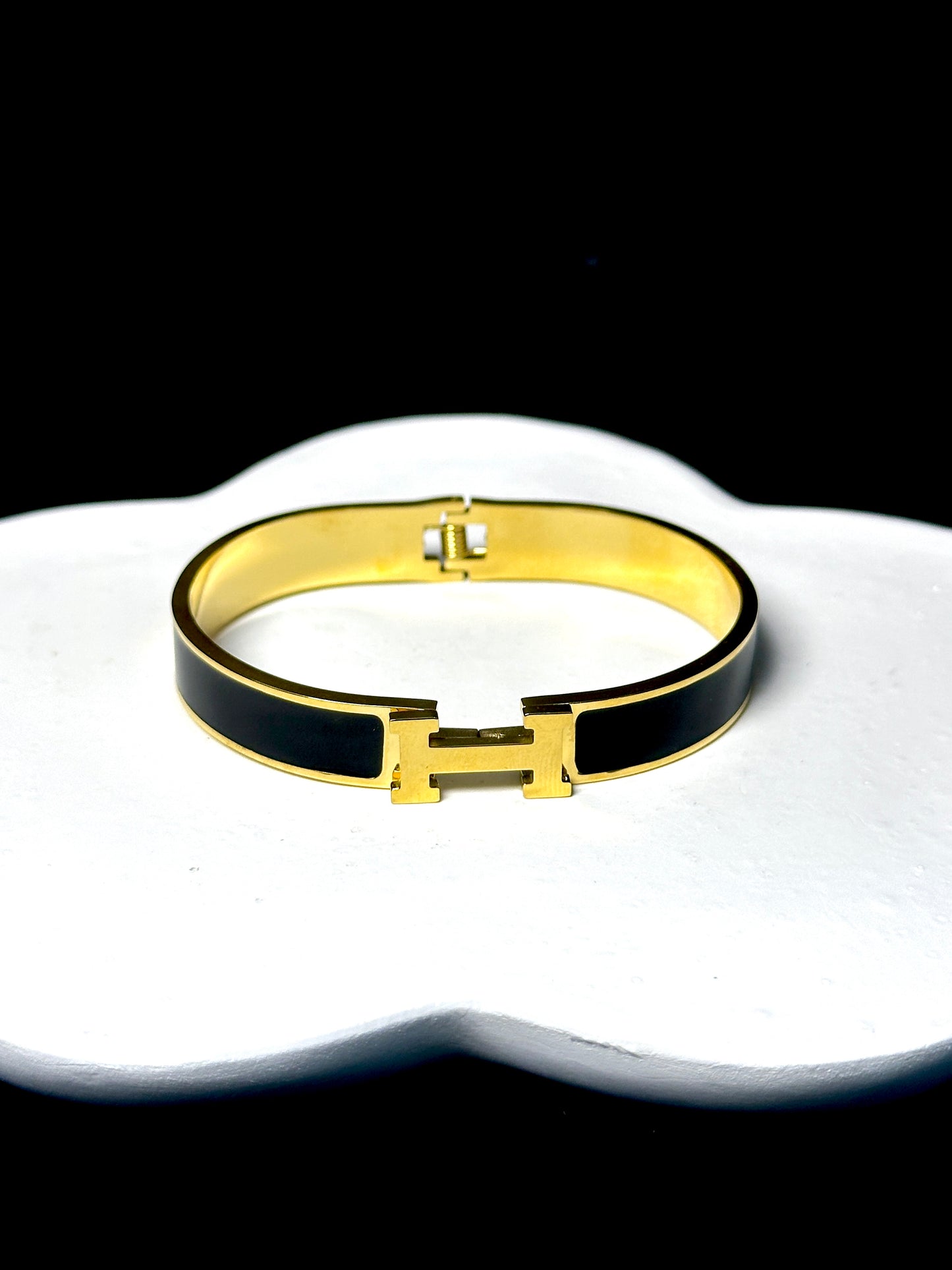 Classic titanium steel diamond inlaid bracelet, stainless steel minimalist accessory
