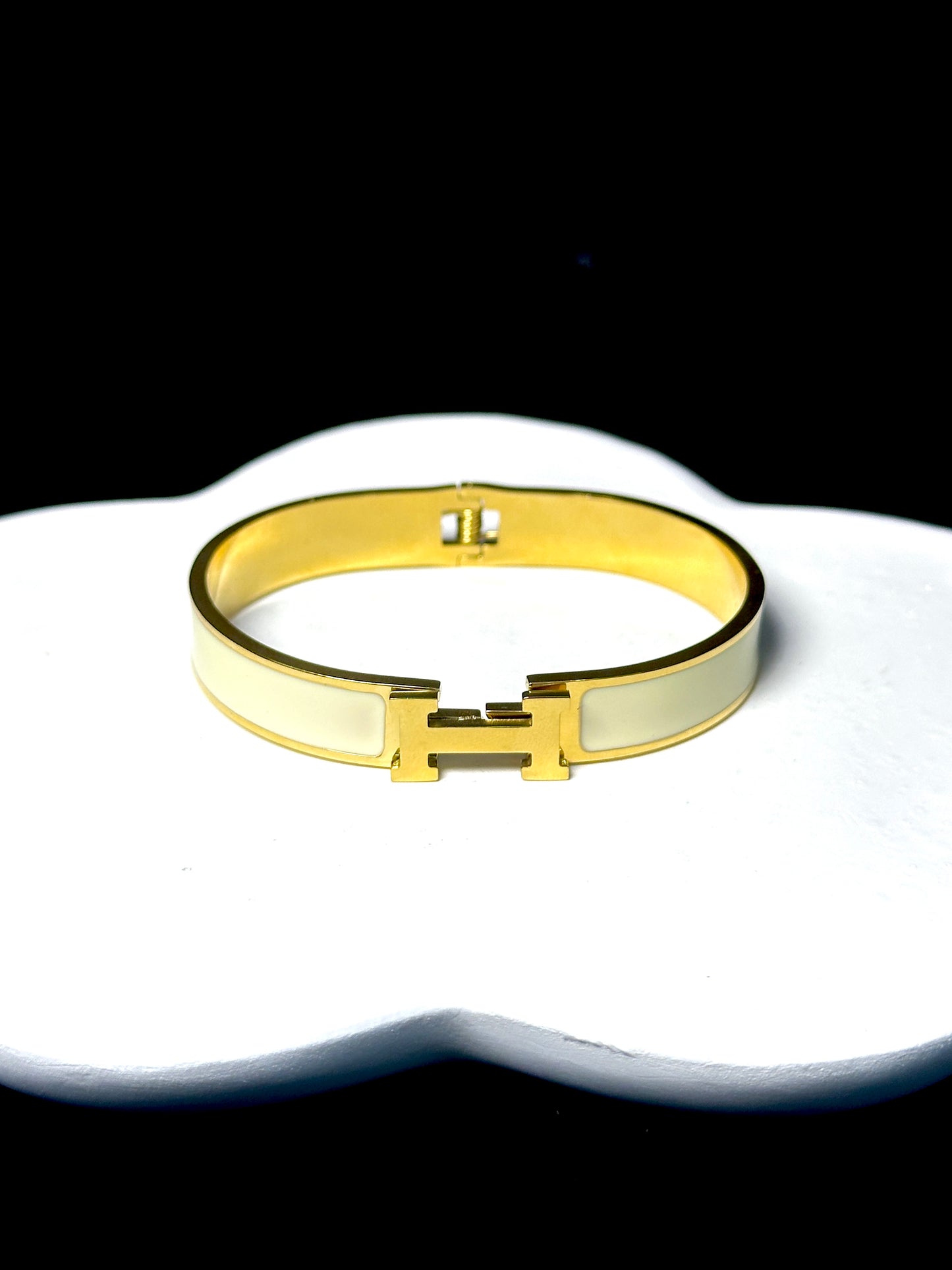 Classic titanium steel diamond inlaid bracelet, stainless steel minimalist accessory