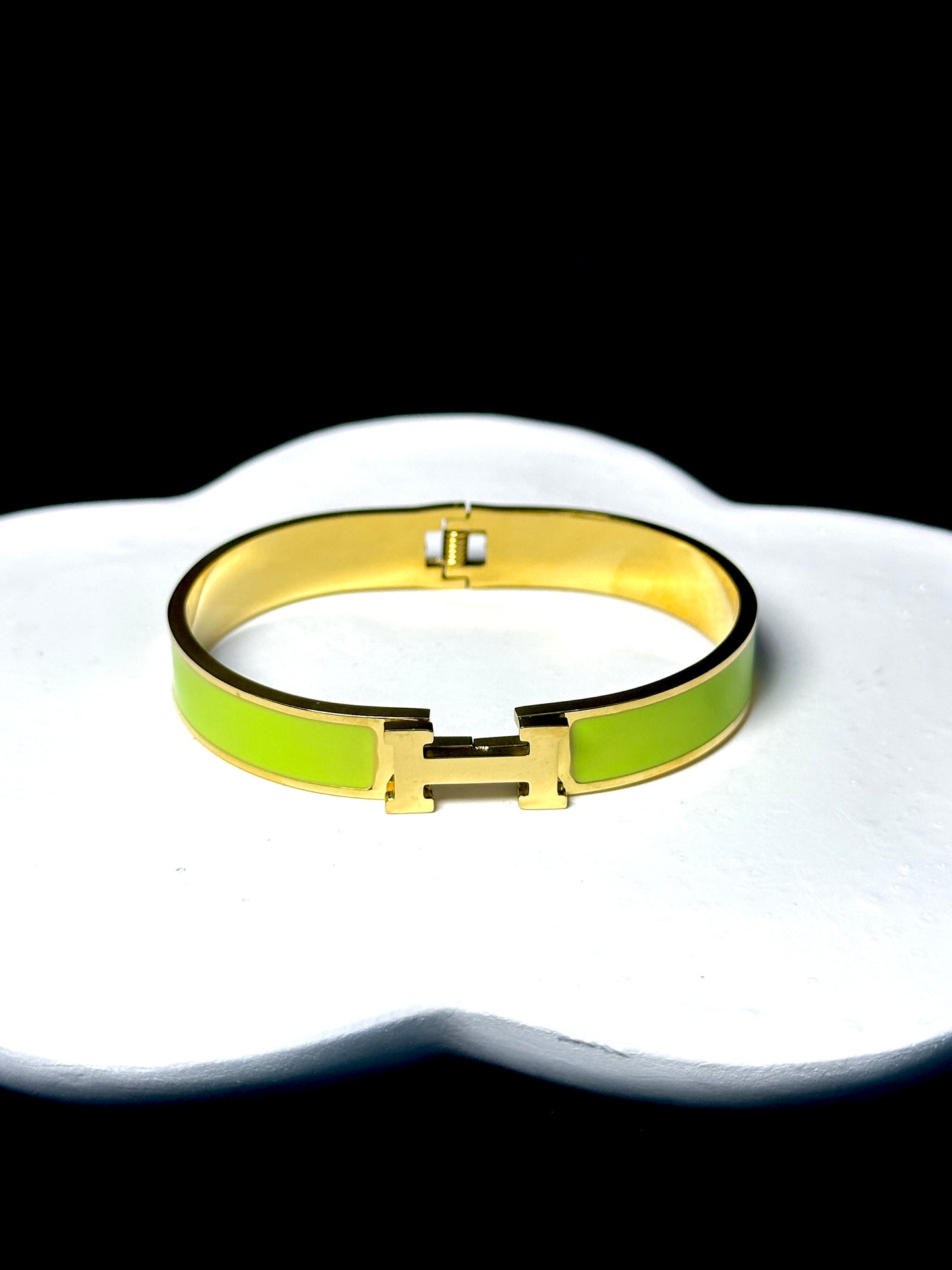 Classic titanium steel diamond inlaid bracelet, stainless steel minimalist accessory