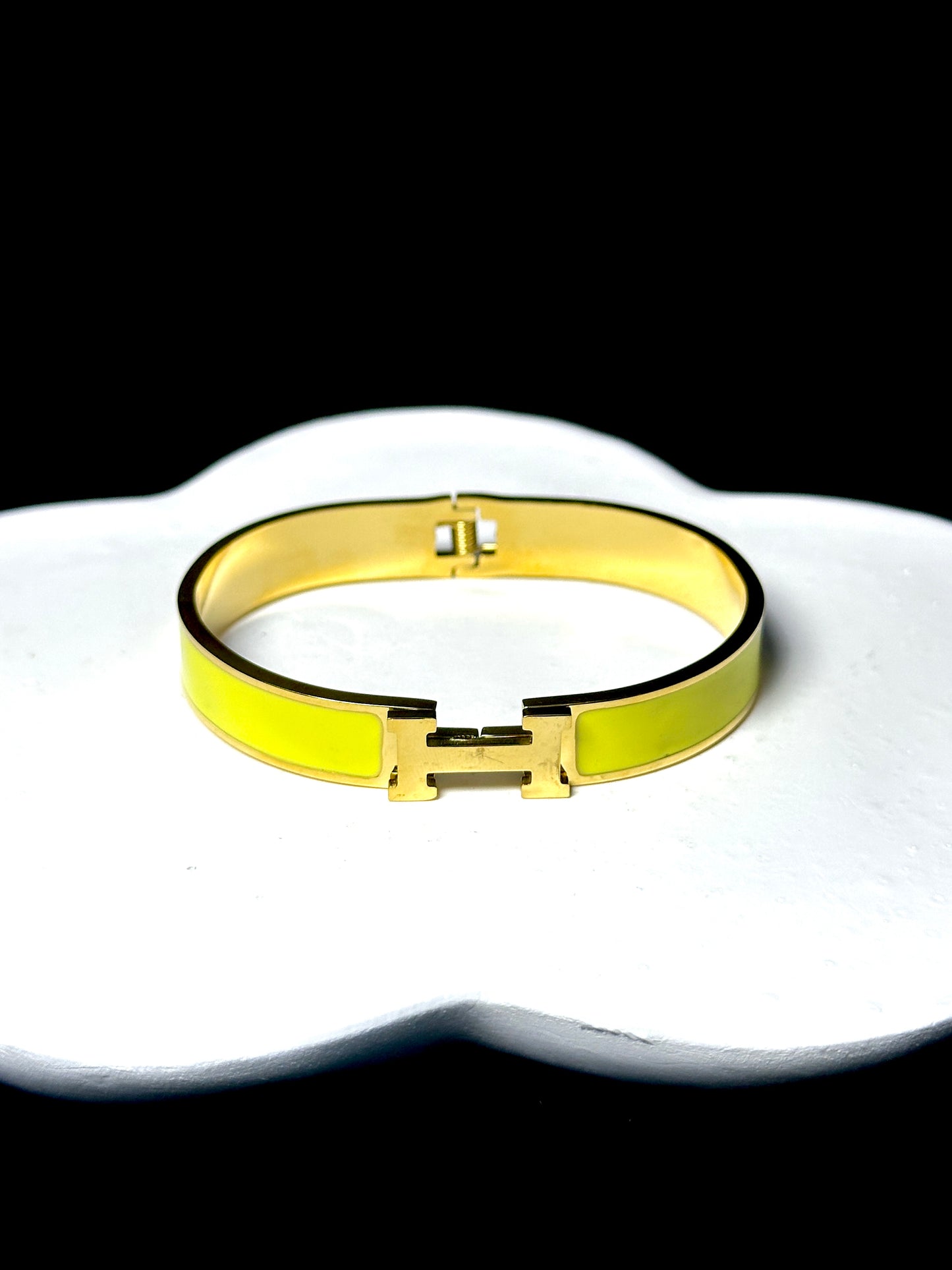 Classic titanium steel diamond inlaid bracelet, stainless steel minimalist accessory