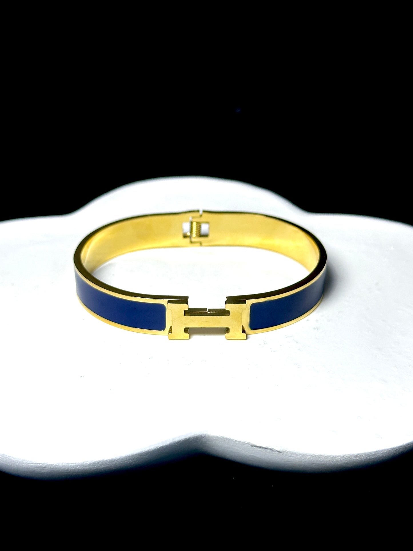 Classic titanium steel diamond inlaid bracelet, stainless steel minimalist accessory
