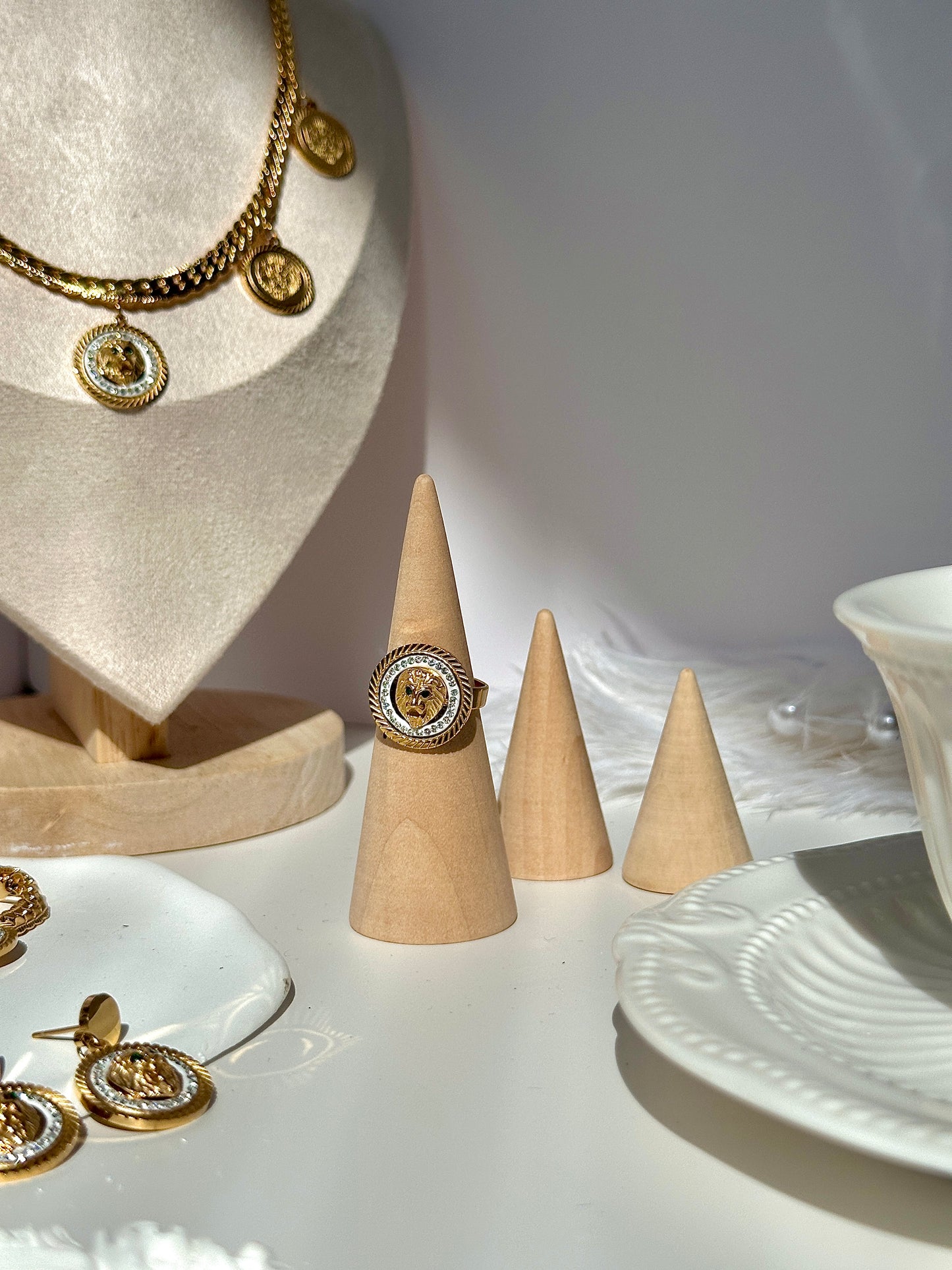 Explosive minimalist flower hollow pearl eye forest tie pure style necklace earrings ring titanium steel
