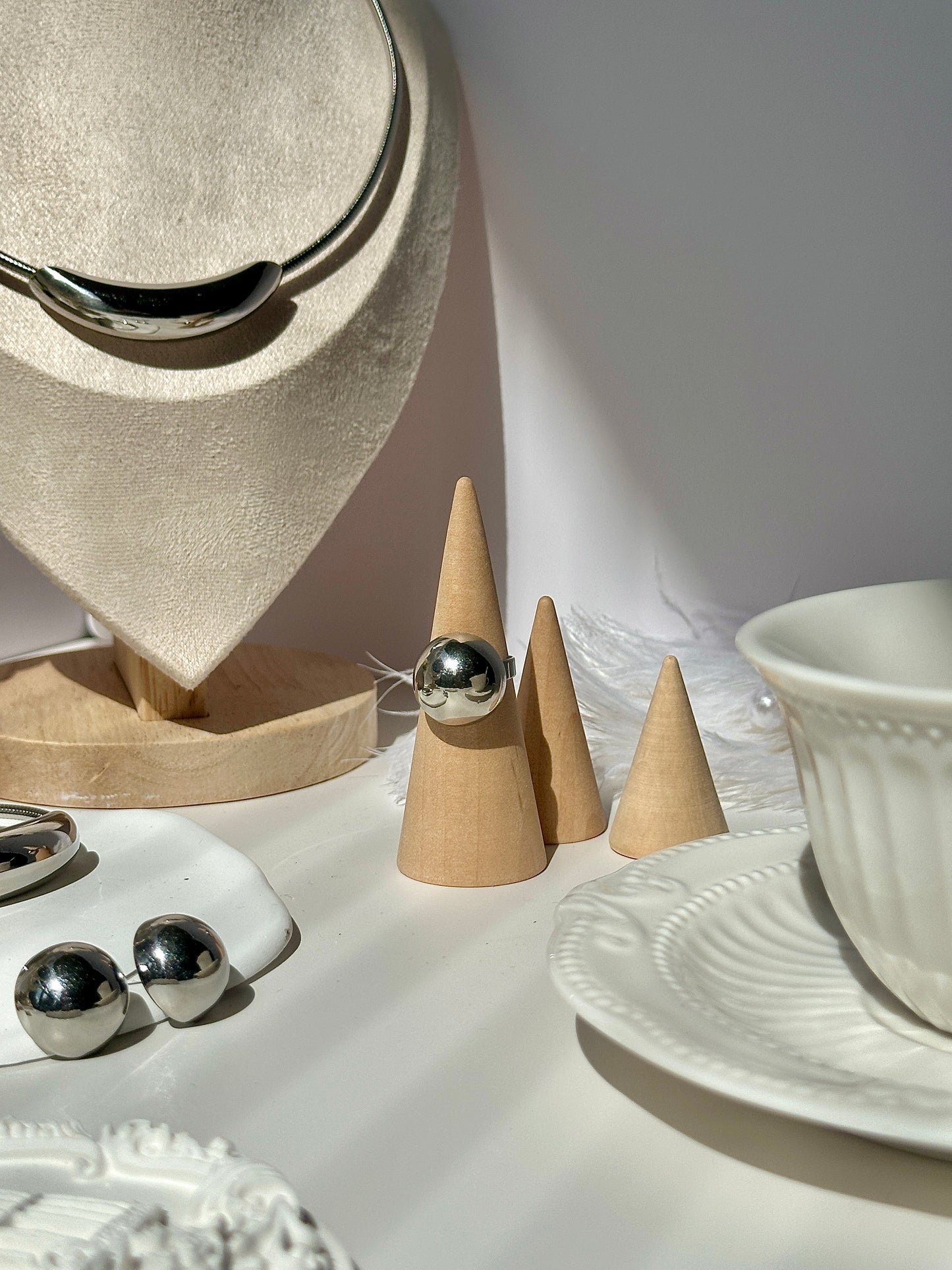 Explosive minimalist flower hollow pearl eye forest tie pure style necklace earrings ring titanium steel