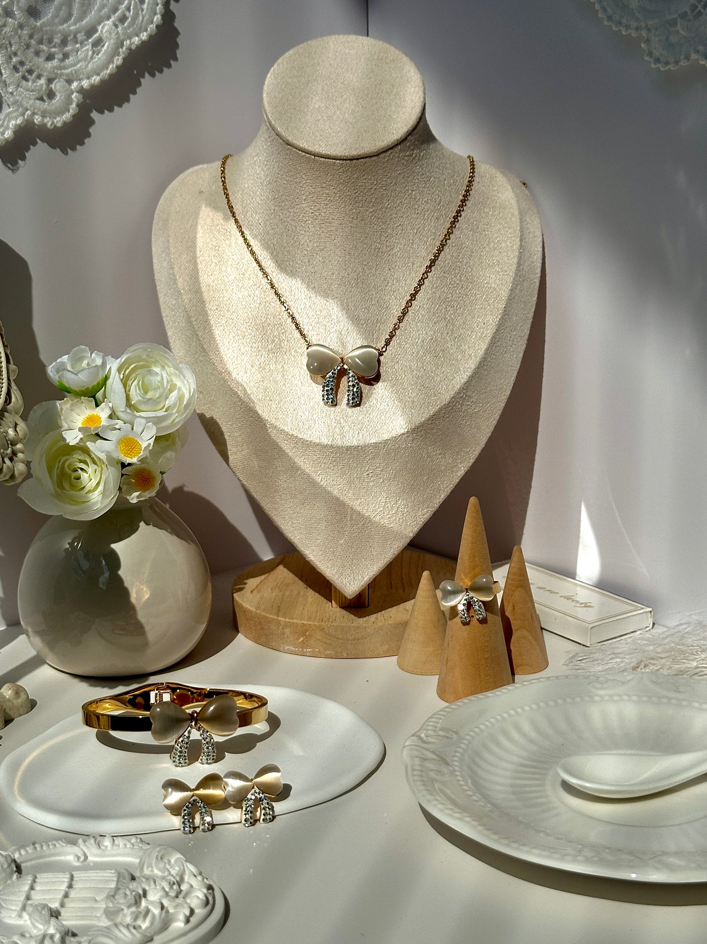 Explosive minimalist flower hollow pearl eye forest tie pure style necklace earrings ring titanium steel