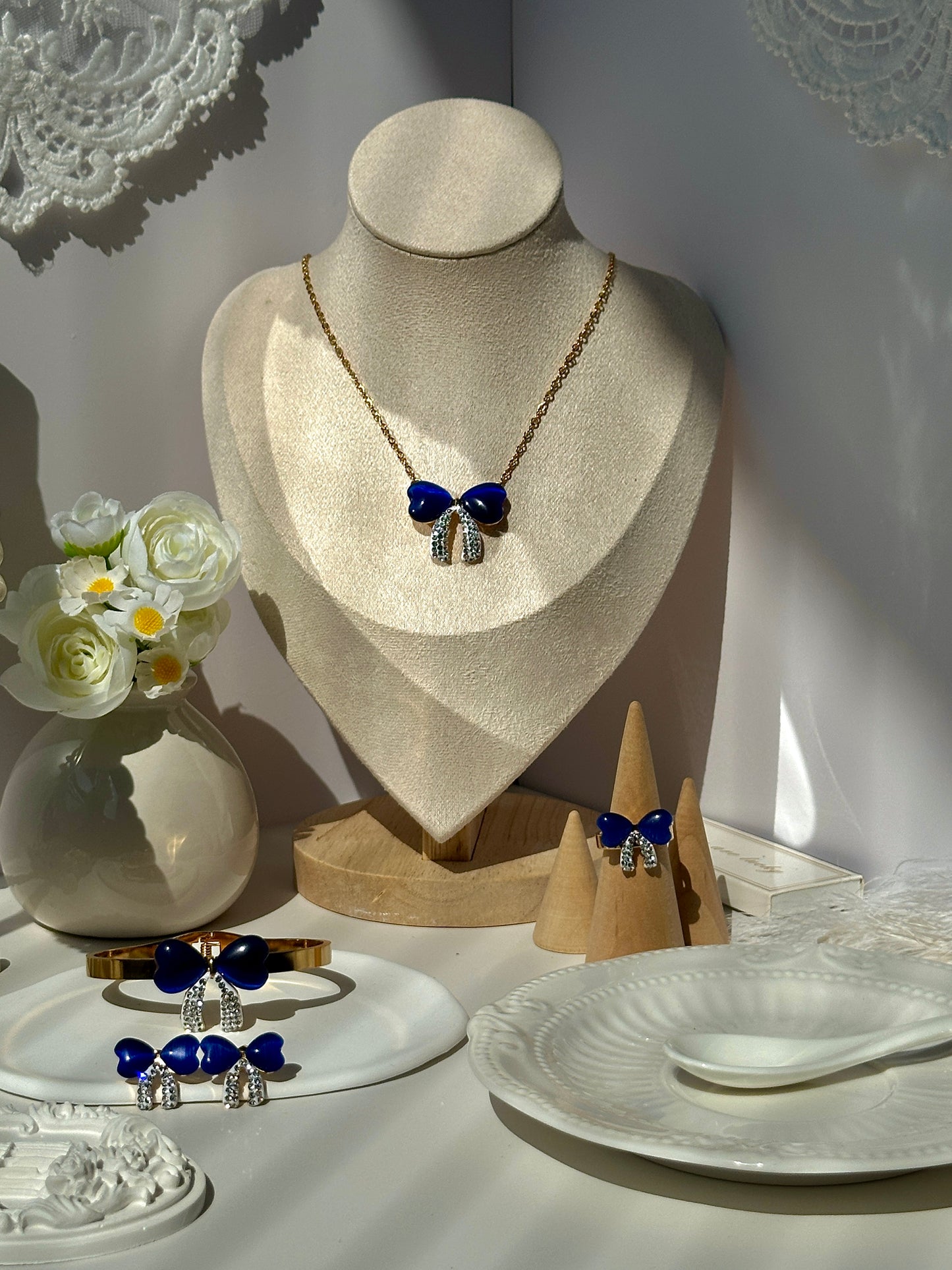 Explosive minimalist flower hollow pearl eye forest tie pure style necklace earrings ring titanium steel
