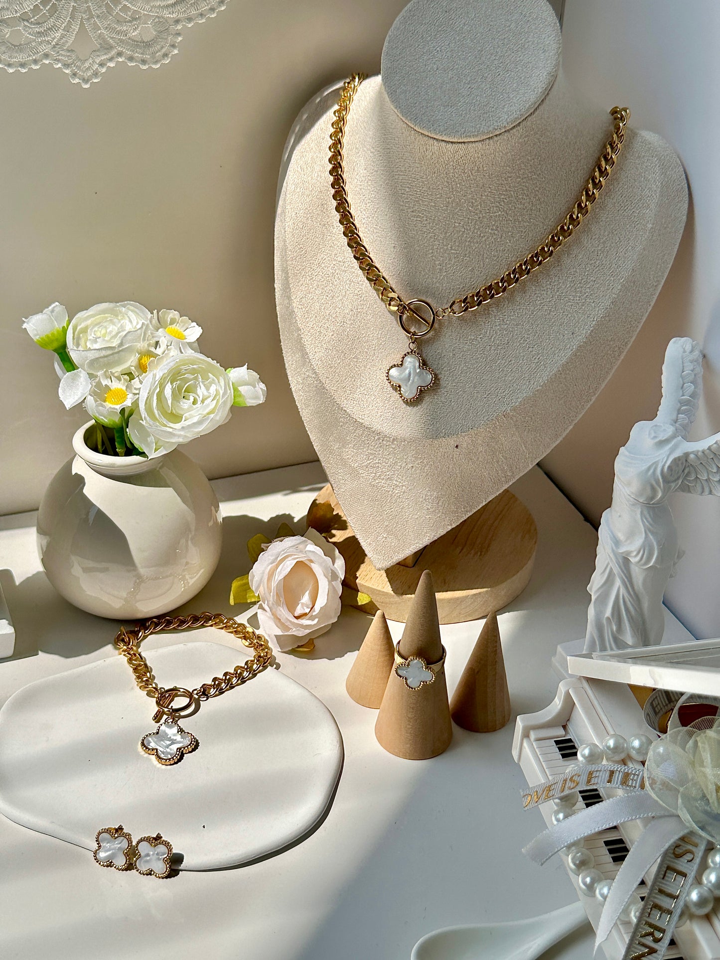 Fashion 4-piece Jewelry Set 18k Gold Stainless Steel Inlaid Gemstone Wide Open Bracelet Necklace Earrings Ring Set