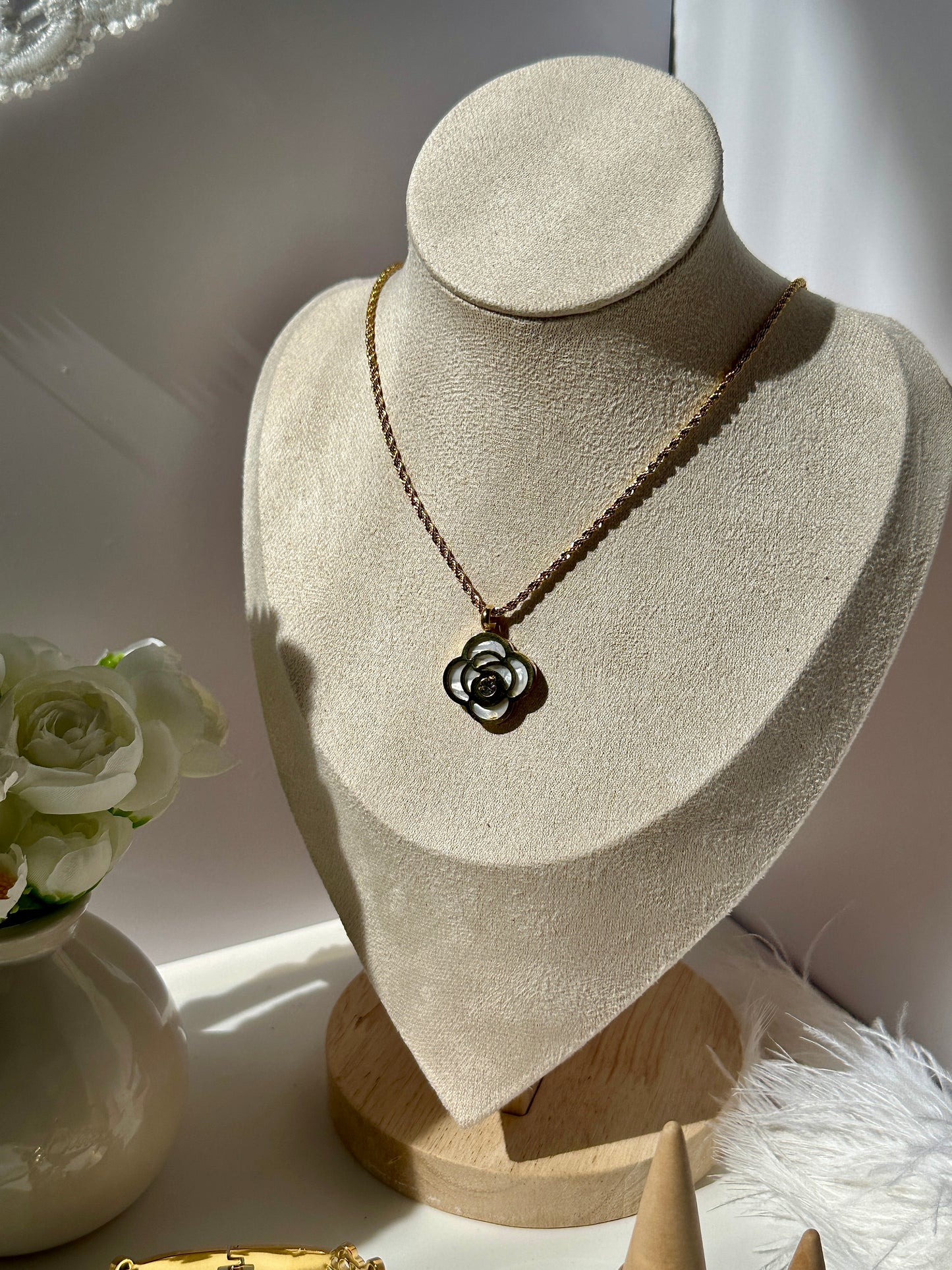 Explosive minimalist flower hollow pearl eye forest tie pure style necklace earrings ring titanium steel