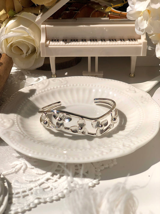 Vintage British style, niche personality, light luxury, geometric diamond inlaid design, versatile bracelet