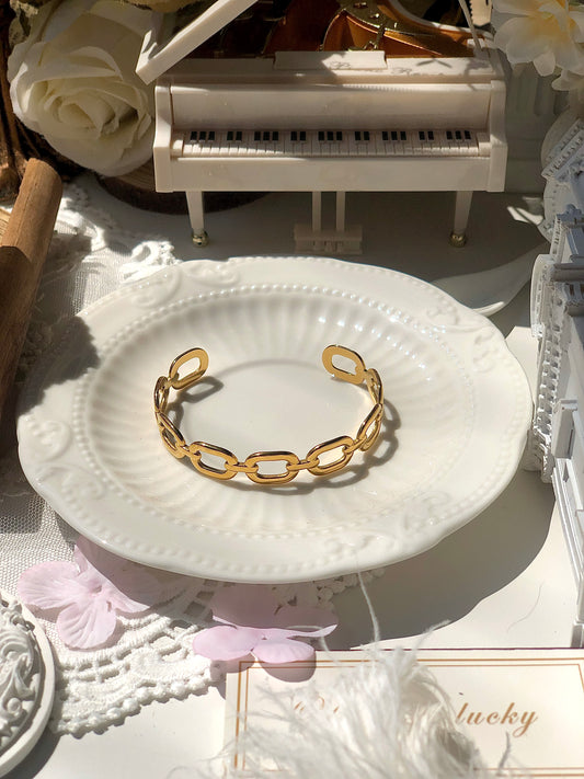 Vintage British style, niche personality, light luxury, geometric diamond inlaid design, versatile bracelet