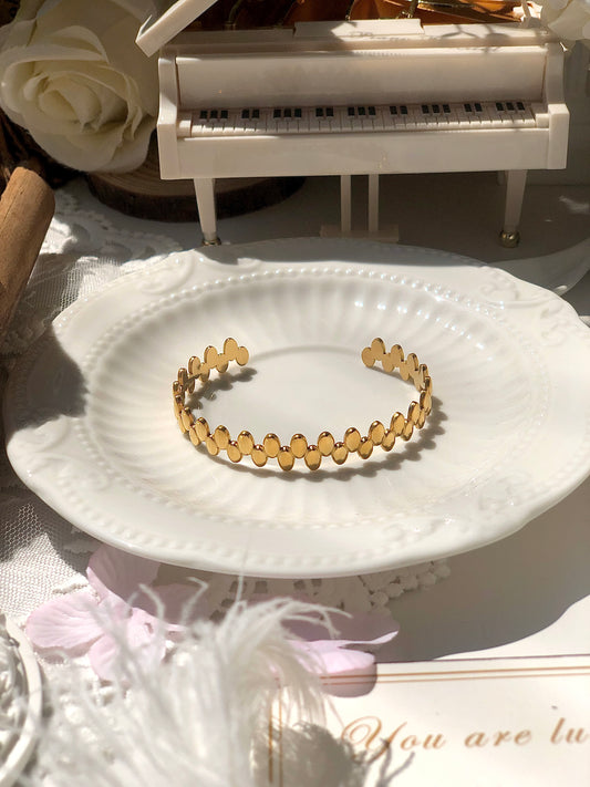 Vintage British style, niche personality, light luxury, geometric diamond inlaid design, versatile bracelet